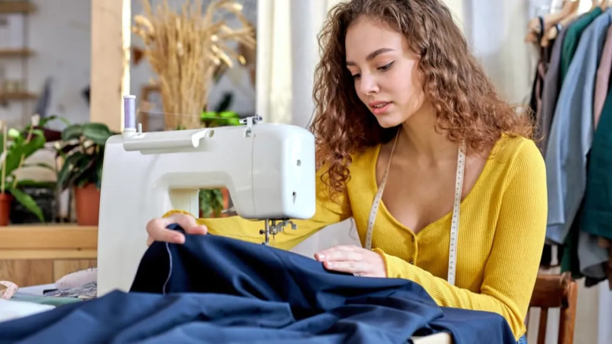AGD SERVICE RECRUTE 2 COUTURIÈRE
