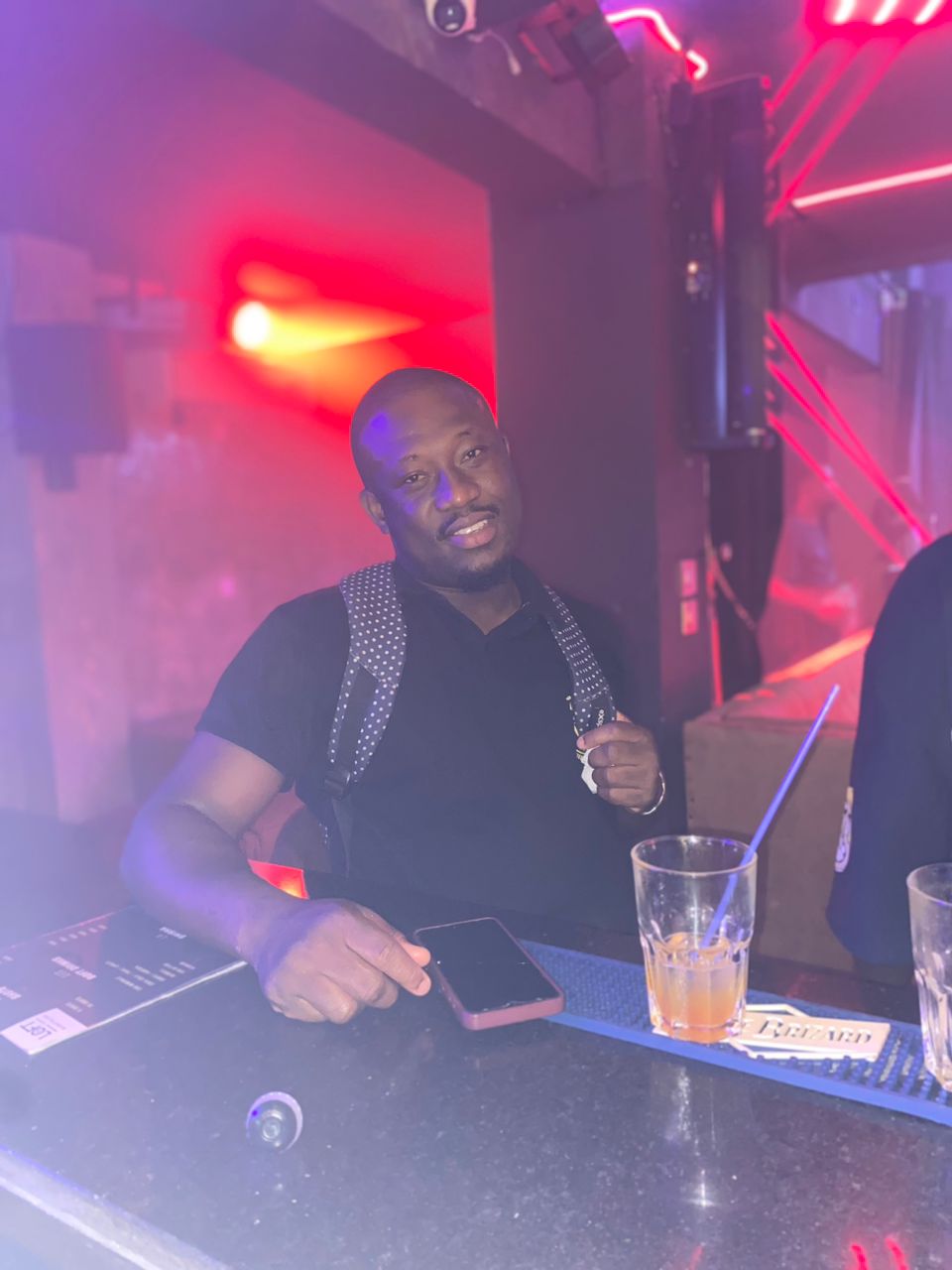 Profil candidat kouakou koffi Arnaud Patrick - hôtelier/Barman/chef de salle
