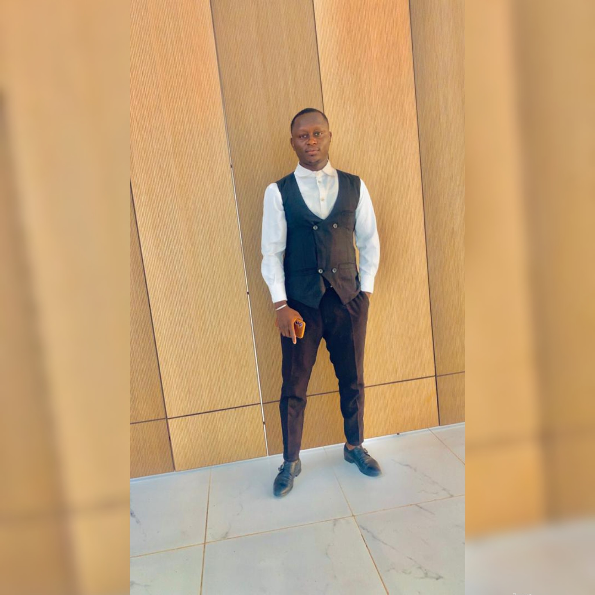 Profil candidat Kouassi Tanoh noel - Gestion des stocks, serveur et maître d'hôtel